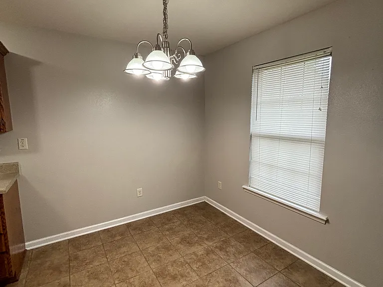 409 Calvin Ct — Photo 9