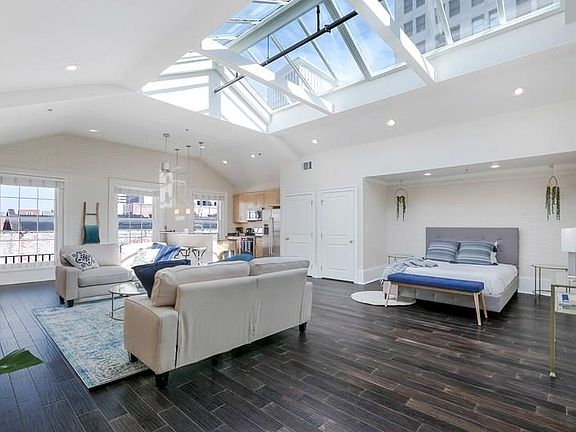 4th image of 339 Carondelet St #4F