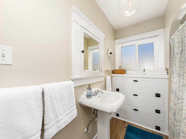 2631 Collier Ave — Photo 12