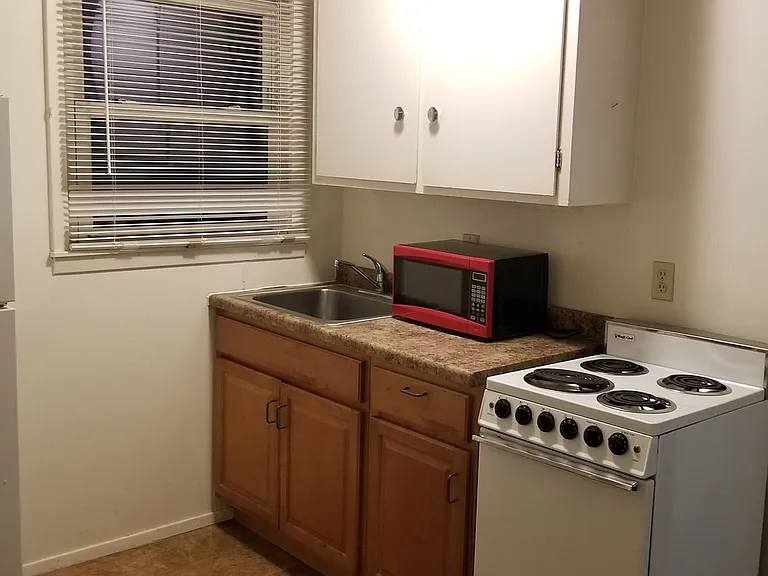 125 Roman Dr NW — Photo 2