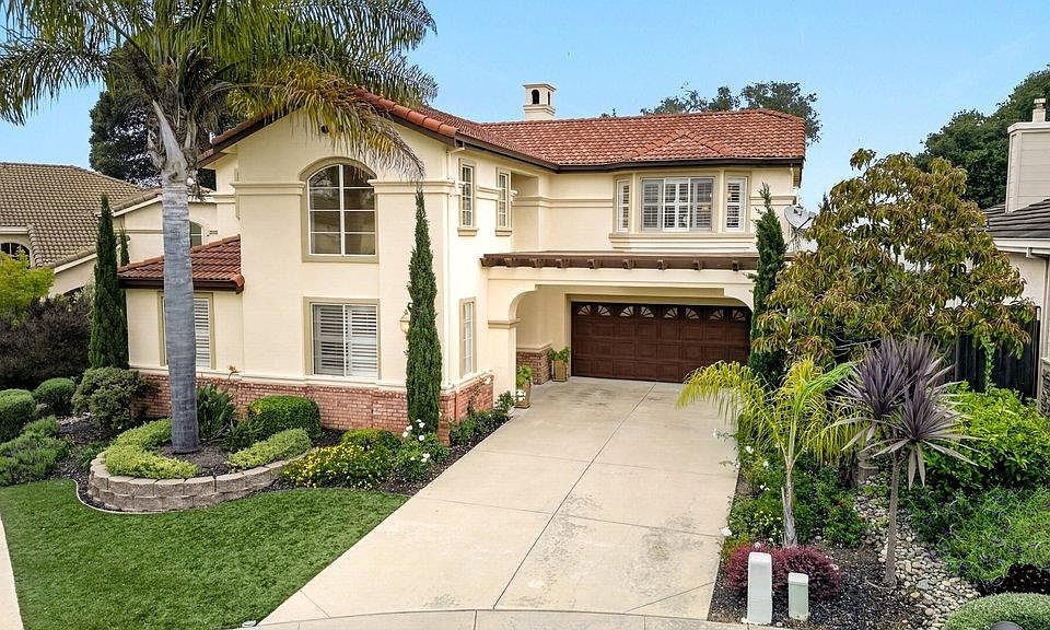1st image of 348 Spyglass Way