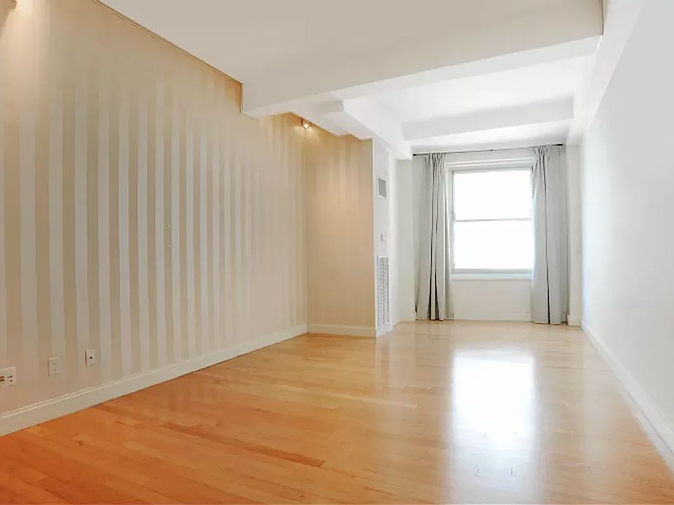 1st image of 88 Greenwich St APT 821