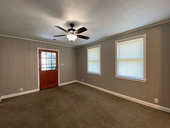 3rd image of 3140 Sinclair St