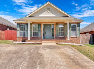 135 Ridgeview Dr, Millbrook, AL 36054