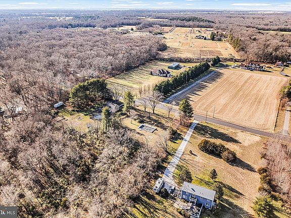 2nd image of 610 Buck Rd