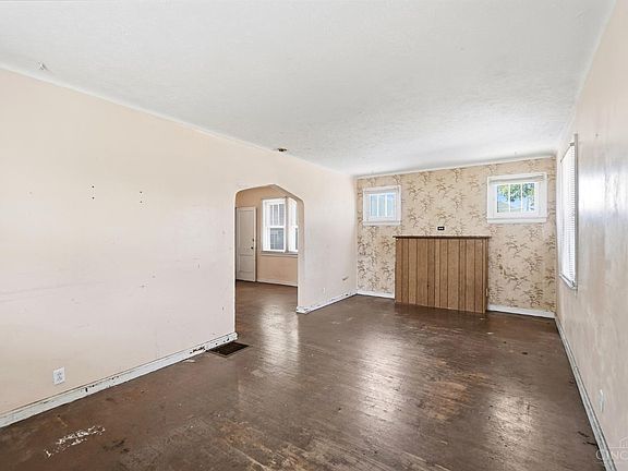 5th image of 1561 McMakin Ave