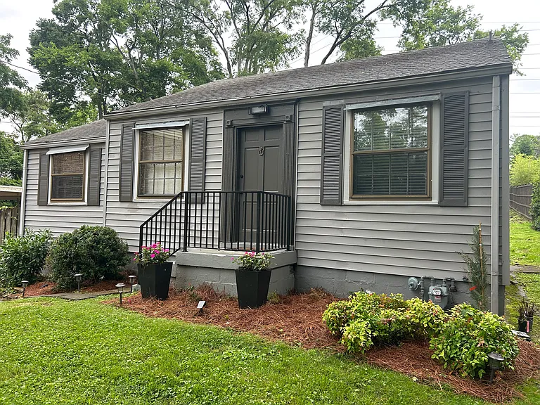 2300 Sharondale Dr — Photo 2