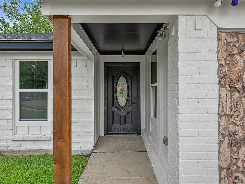 1st image of 1004 Georgian Rd E