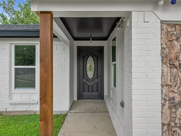 1004 Georgian Rd E, Fort Worth, TX 76179