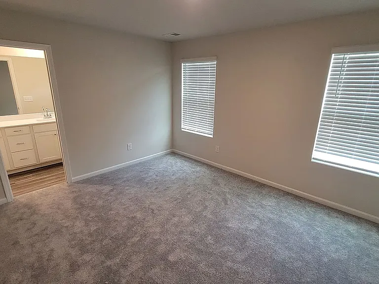 909 Powder Creek Dr — Photo 6