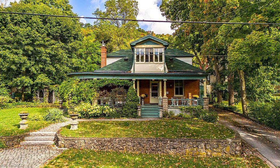 1st image of 55 Cayley St