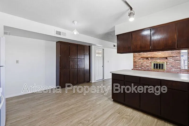 3 bed, 2.0 bath, 1584 sqft, $1,995 — Photo 3