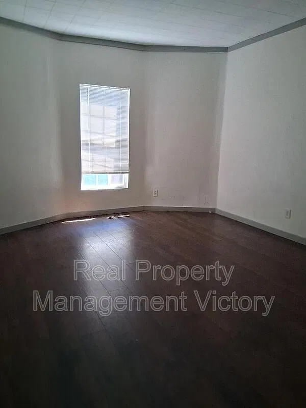3 bed, 2.0 bath, 1557 sqft, $1,050 — Photo 4