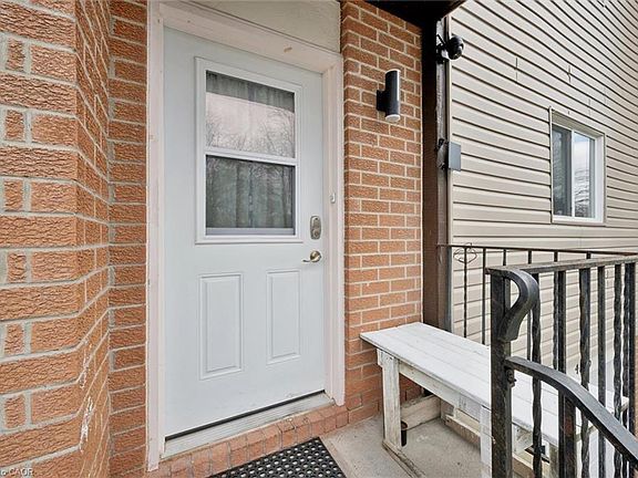 4th image of 415 Bairstow Cres #5