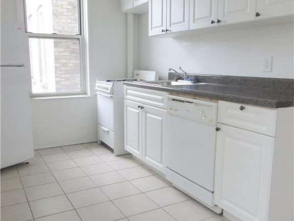 5th image of 2846 34th St APT 1F