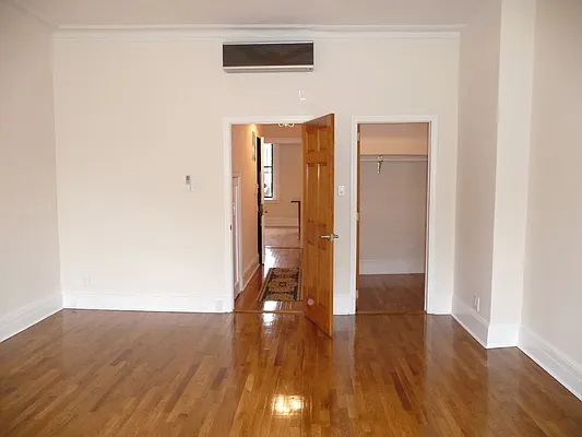 Rented by Perry Associates NYC Inc | media 35