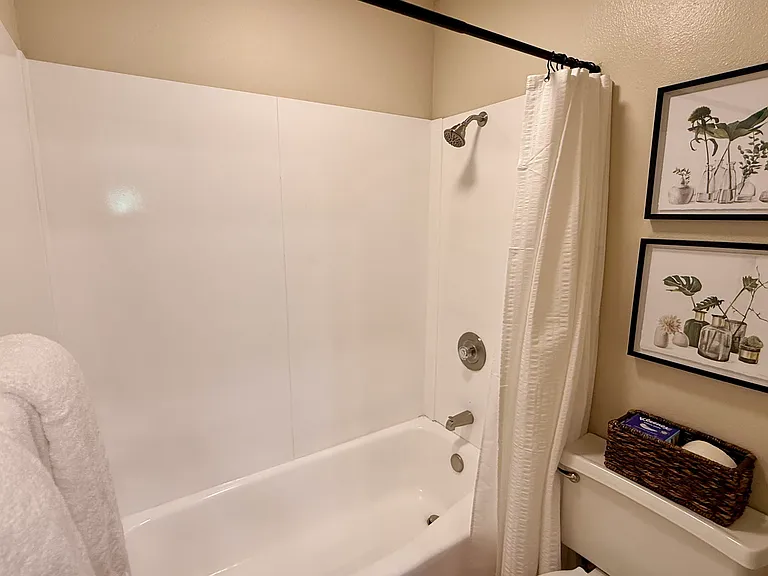3939 Eagle St #202 — Photo 17