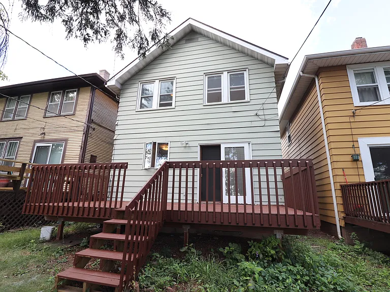 816 E 9th St — Photo 5