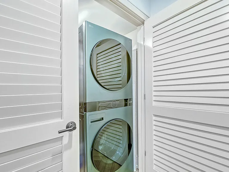 2704 W Argyle St #G — Photo 15