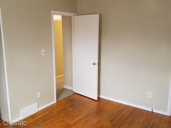 4th image of 34329 Barton St