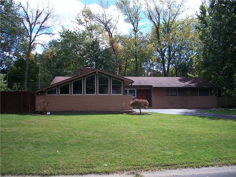 1st image of 325 E Hill Valley Dr
