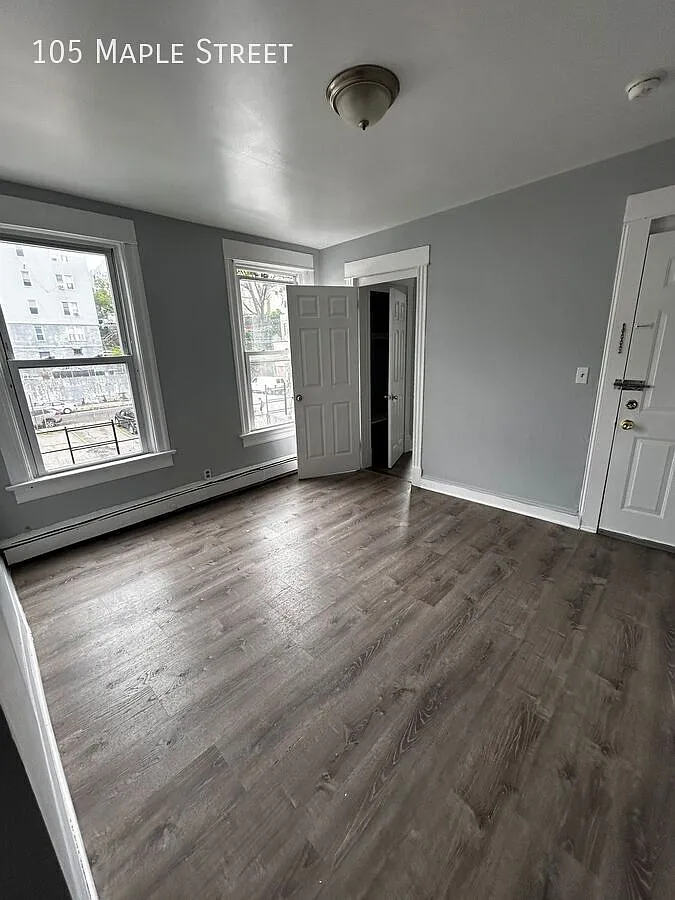105 Maple St — Photo 1