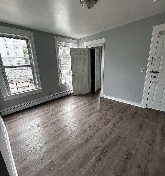 1st image of 105 Maple St