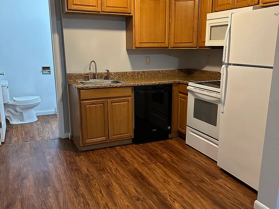 10 Macomb St #5