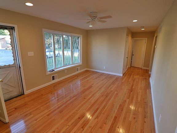 4th image of 901 Sheridan Dr