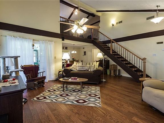 4th image of 2102 Briarmeadow Dr
