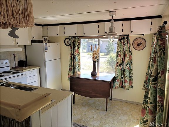 4th image of 22405 S Place
