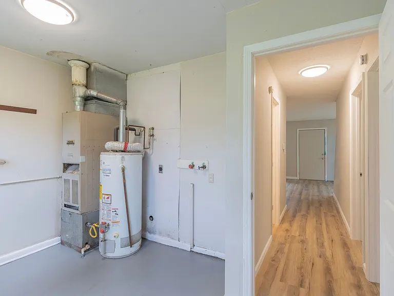 3711 Weymeyer Dr — Photo 16
