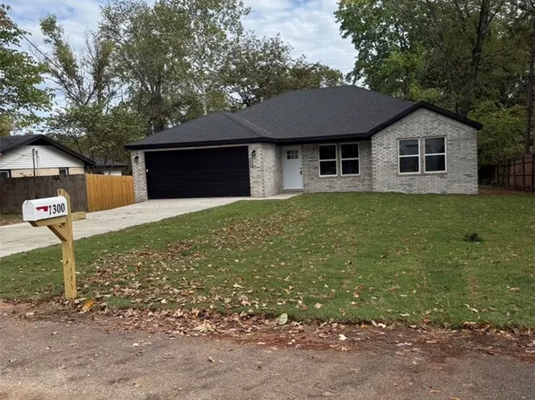 1300 Coler Dr, Pea Ridge, AR 72751