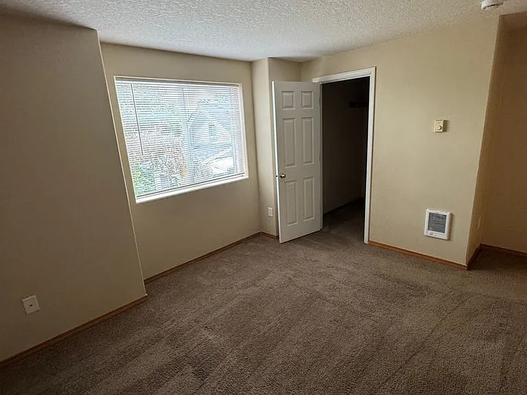 Avenue 99 — Photo 37