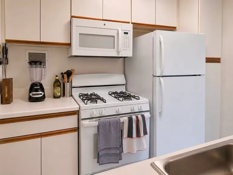 201 W 74th St #9B — Photo 5