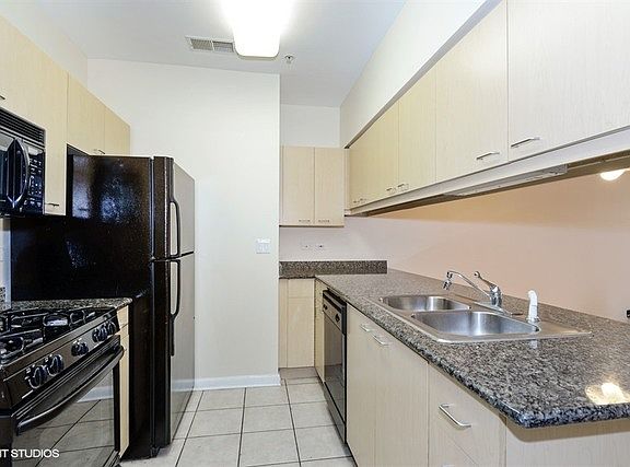 4th image of 1224 Chicago Ave #A-305