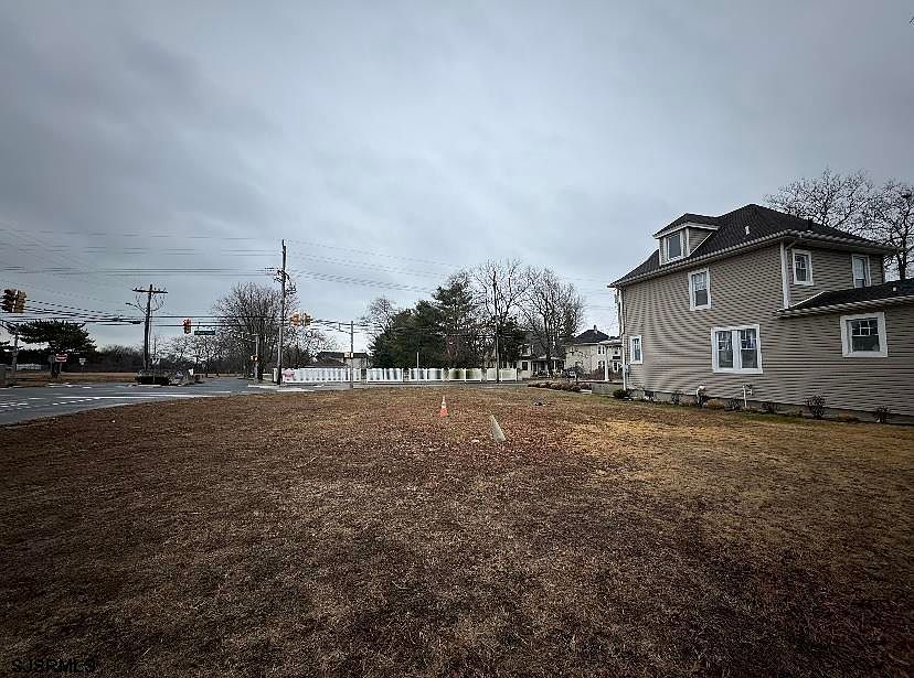 2nd image of 301 Shore Rd