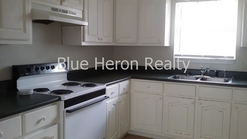 2nd image of 713 N 9th St