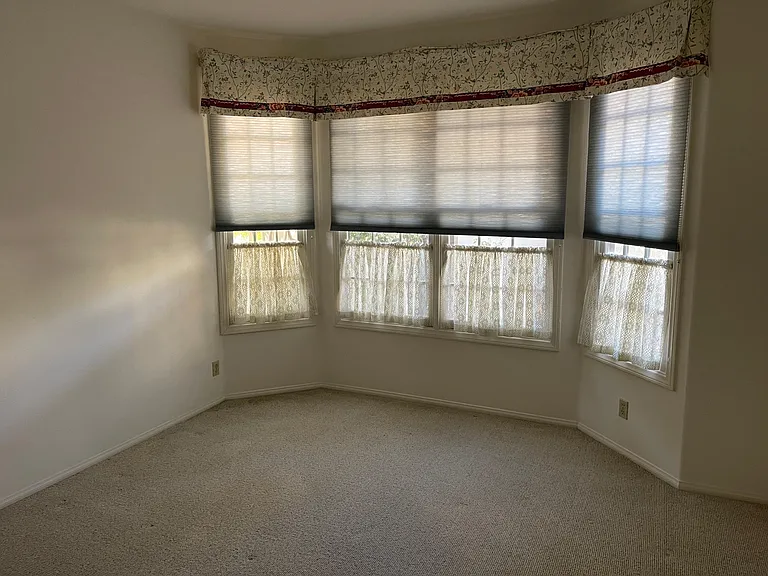 12023 Versailles Ct — Photo 7