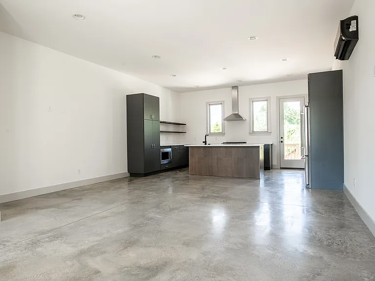 109 Stringer St #101 — Photo 28