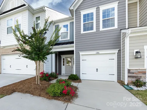 1206 Pebble Grove Dr, Clover, SC 29710