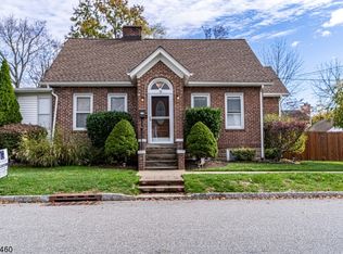 10 Swan Rd, Livingston, NJ 07039