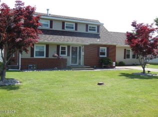 601 W 7th St, Flora, IL 62839