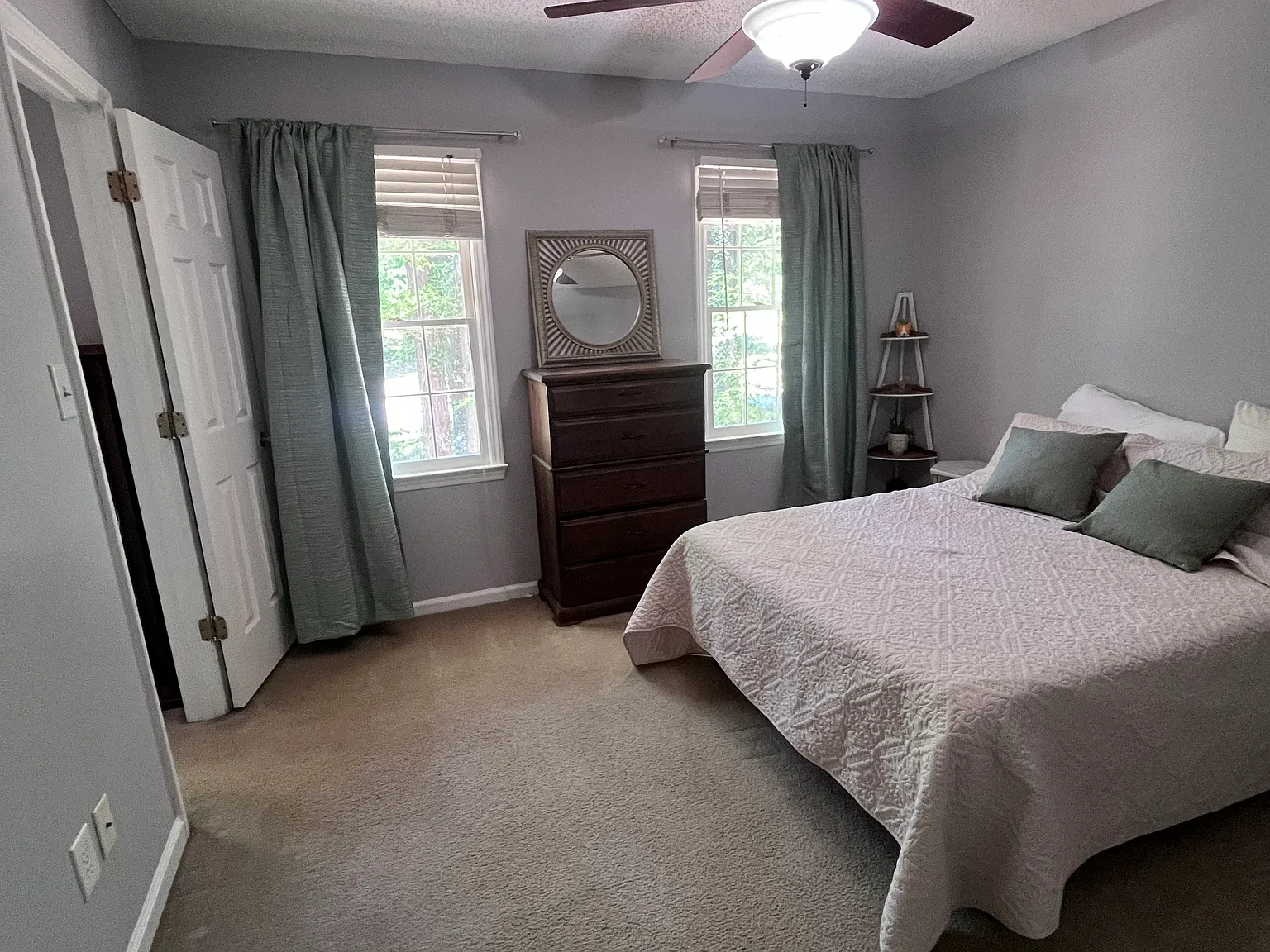 4 bed, 2.5 bath, 2650 sqft, $950 — Photo 2