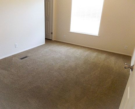 4th image of 271 Holly Ln