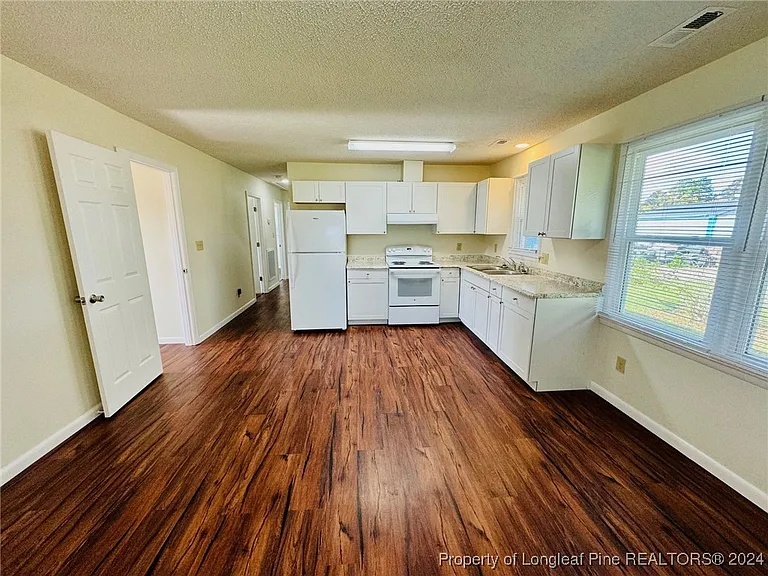 105 E Railroad St — Photo 9