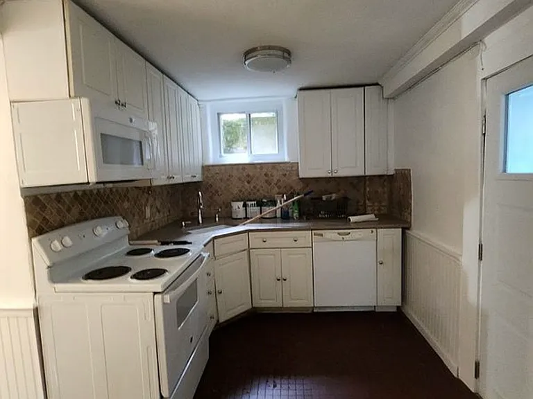 2766 Edgehill Ave #2 — Photo 7