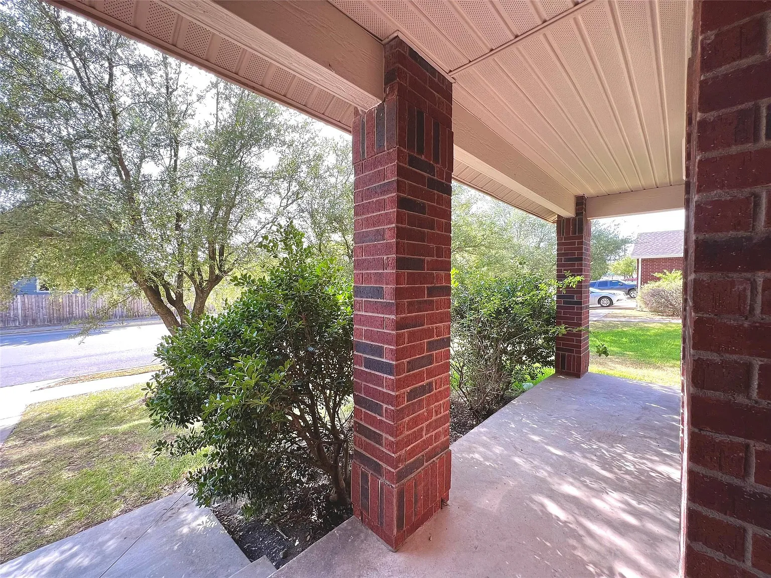 4 bed, 2.5 bath, 2928 sqft, $2,250 — Photo 2