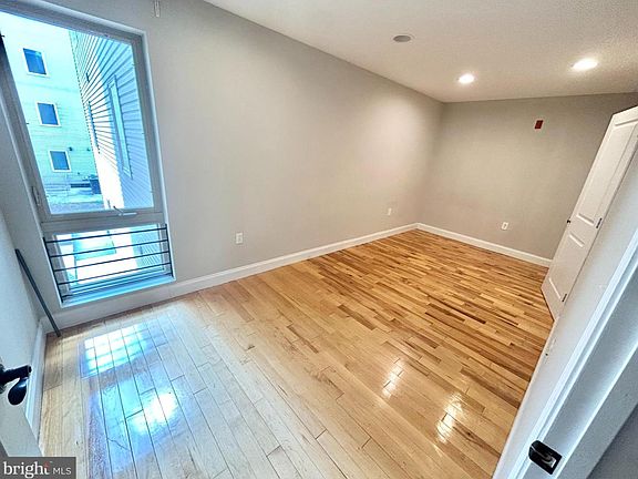 5th image of 426A N 40th St #A