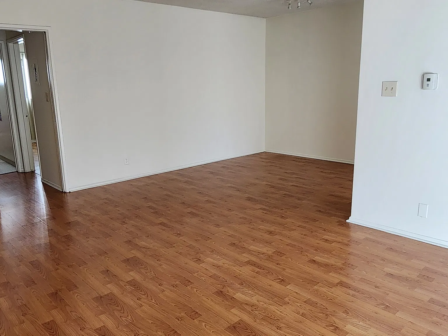 1022 N Orange Grove Ave — Photo 4